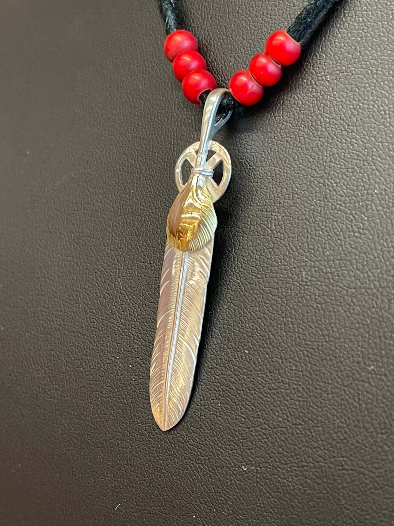 Goros Heart Wheel Feather(L) With Leather Cord Setup